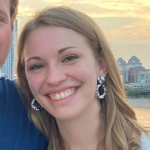 Meet your Posher, Claire